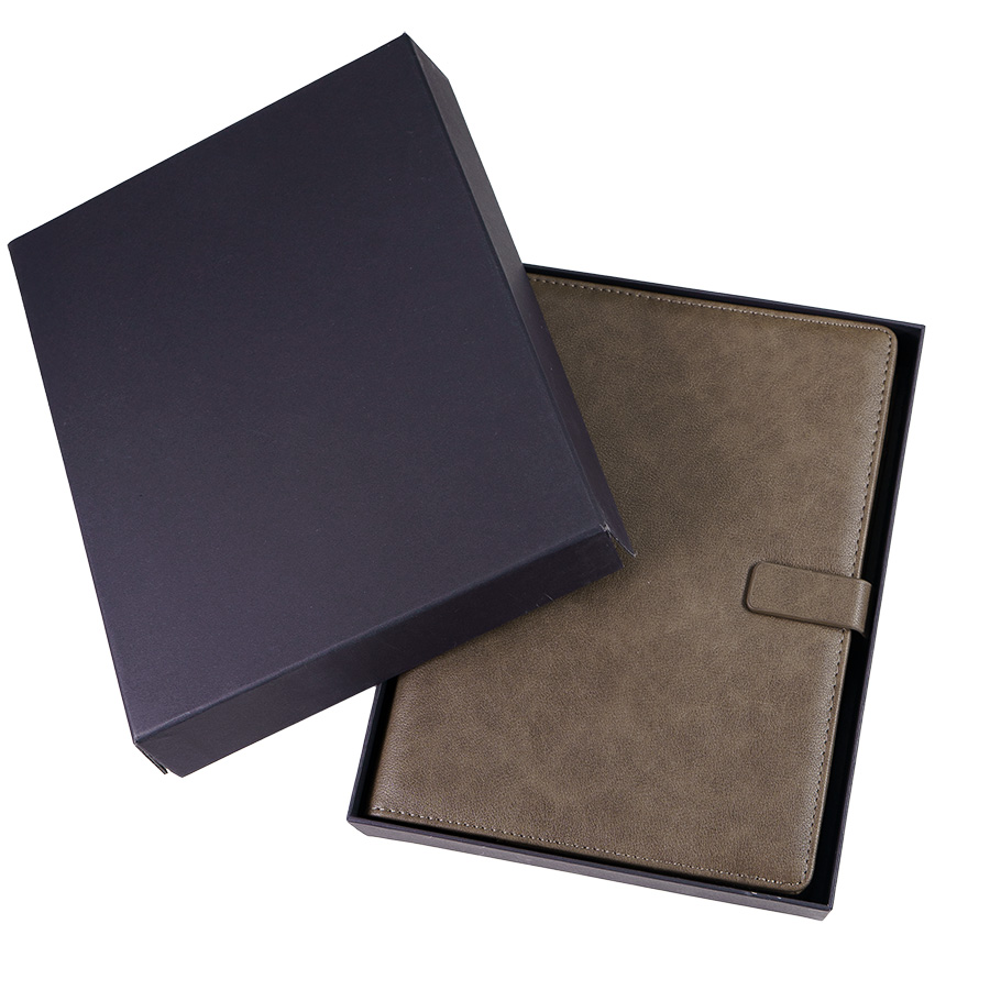 Ежедневник недатированный Coach, B5, коричневый, кремовый блок, подарочная коробка