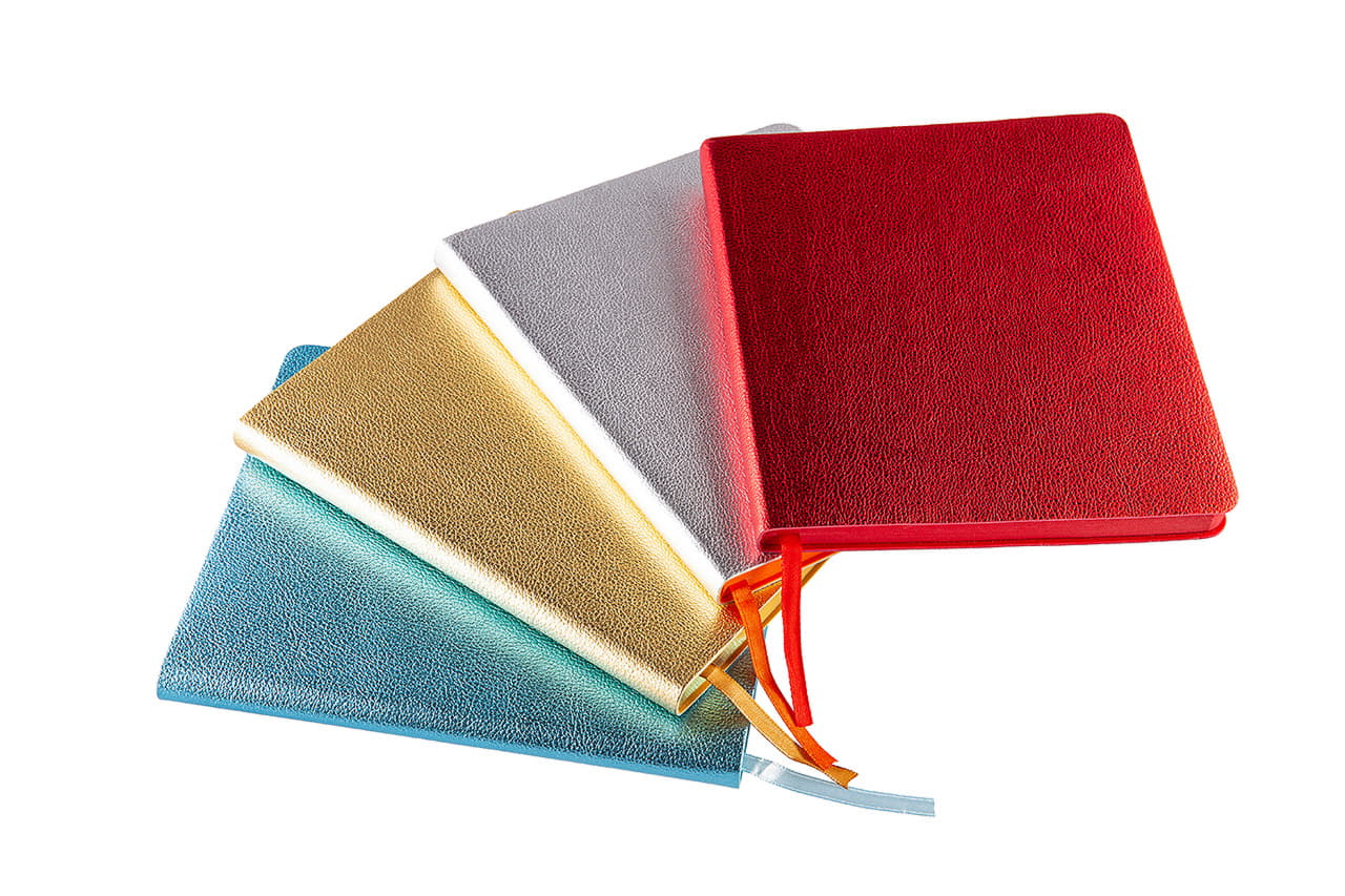 Ежедневник недатированный Arti, B6+, серебристый, блок в клетку, синий обрез