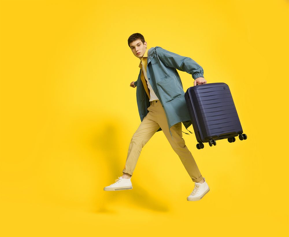 Чемодан Lightweight Luggage M, синий