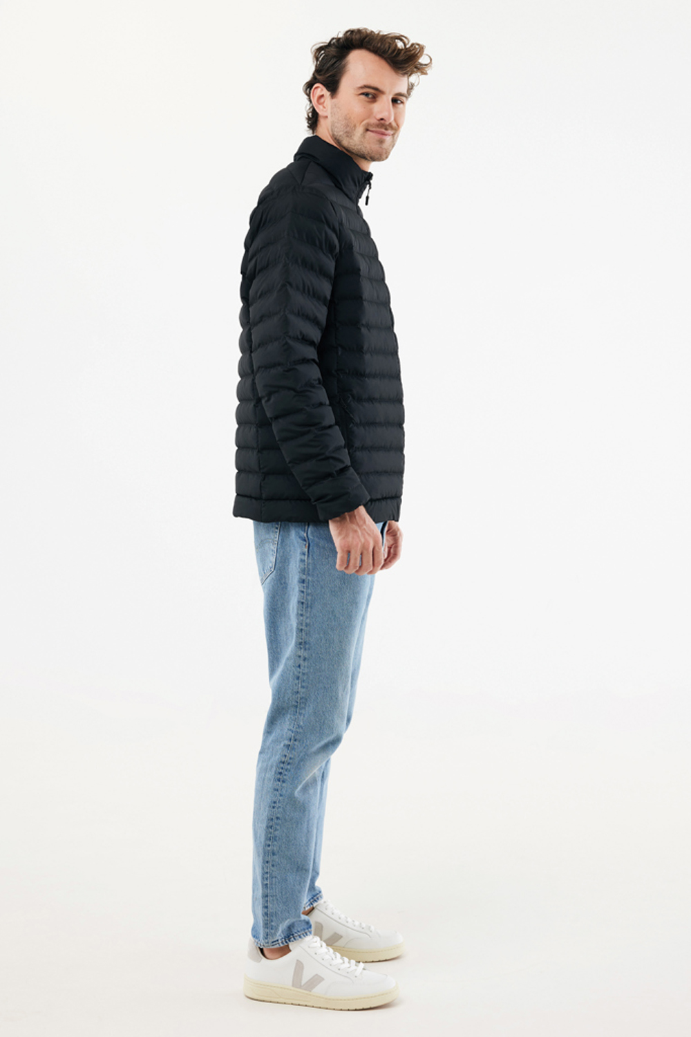 Мужская стеганая куртка Iqoniq Maiko из переработанного полиэстера AWARE™
