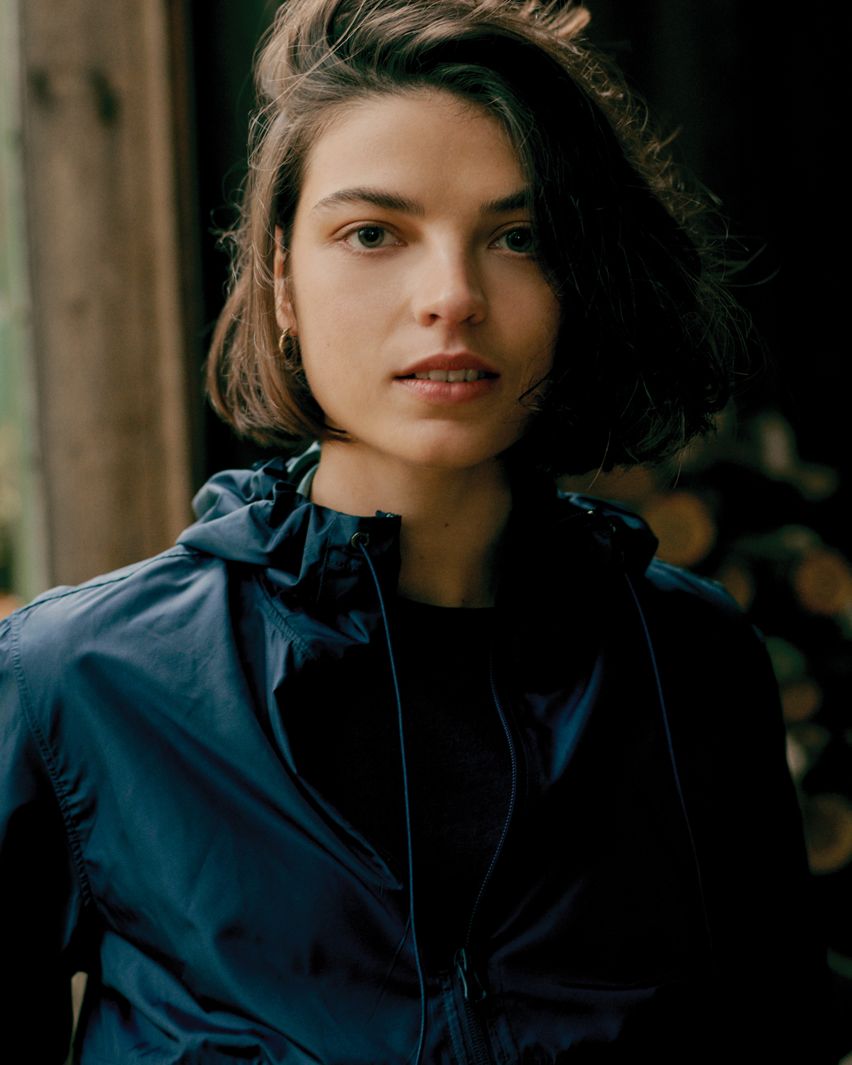 Ветровка Iqoniq Logan из переработанного полиэстера AWARE™, унисекс, 70 г/м²