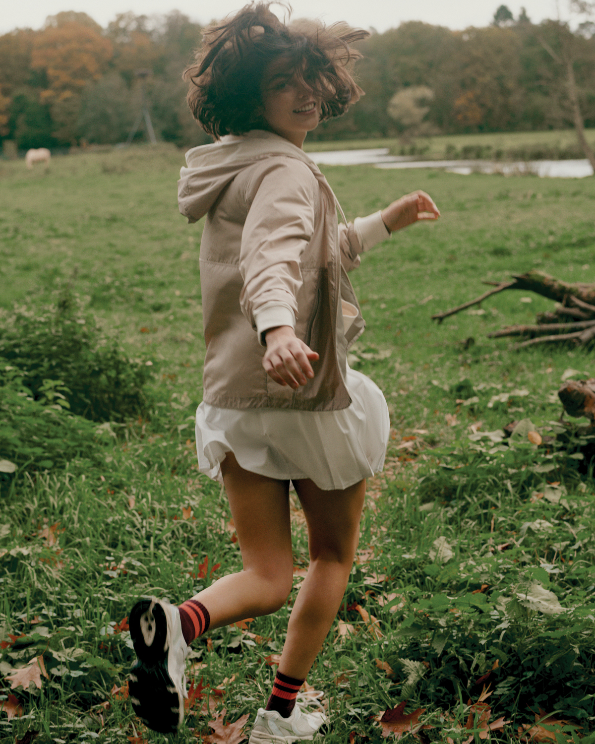 Ветровка Iqoniq Logan из переработанного полиэстера AWARE™, унисекс, 70 г/м²