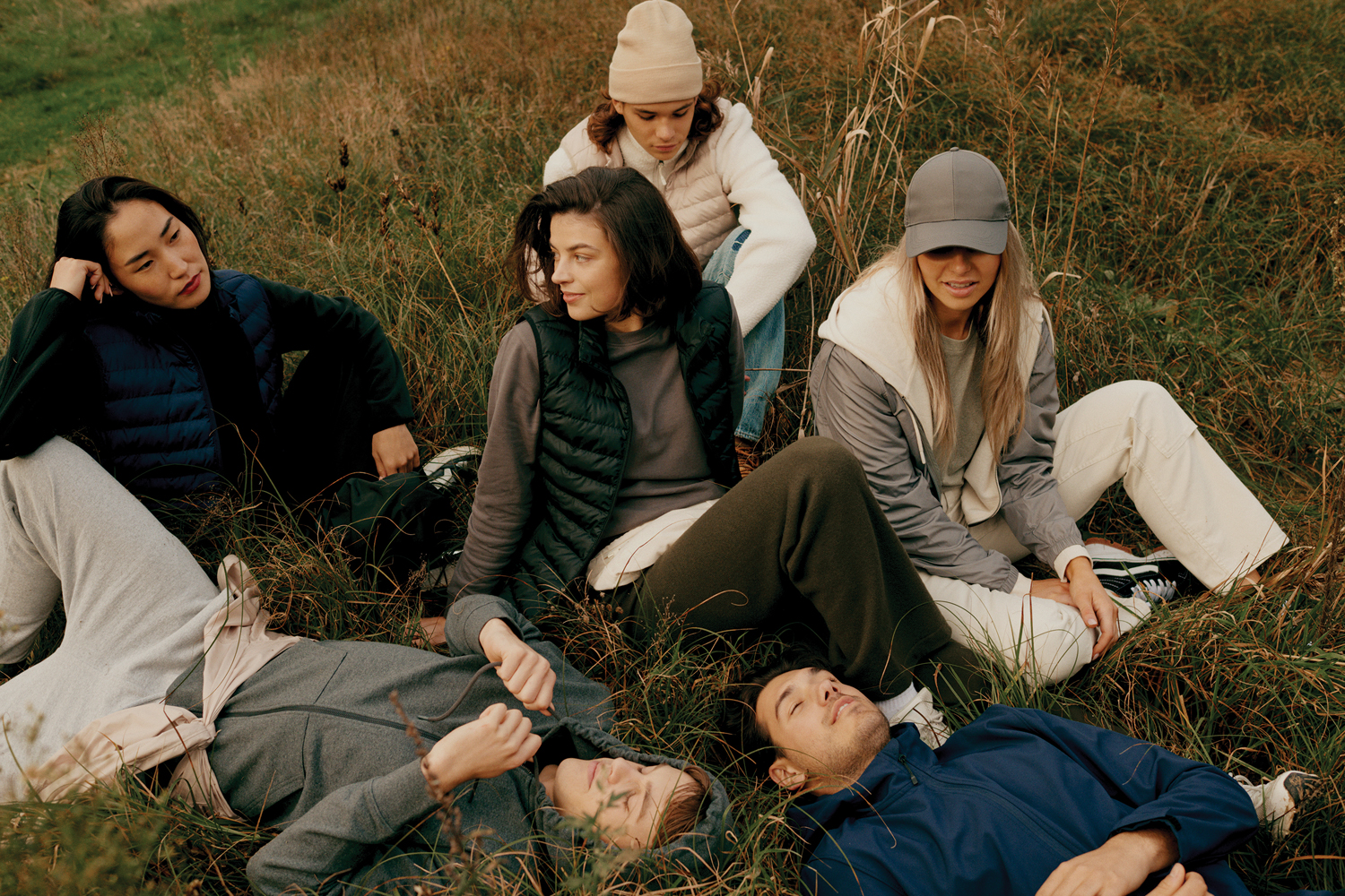 Ветровка Iqoniq Logan из переработанного полиэстера AWARE™, унисекс, 70 г/м²