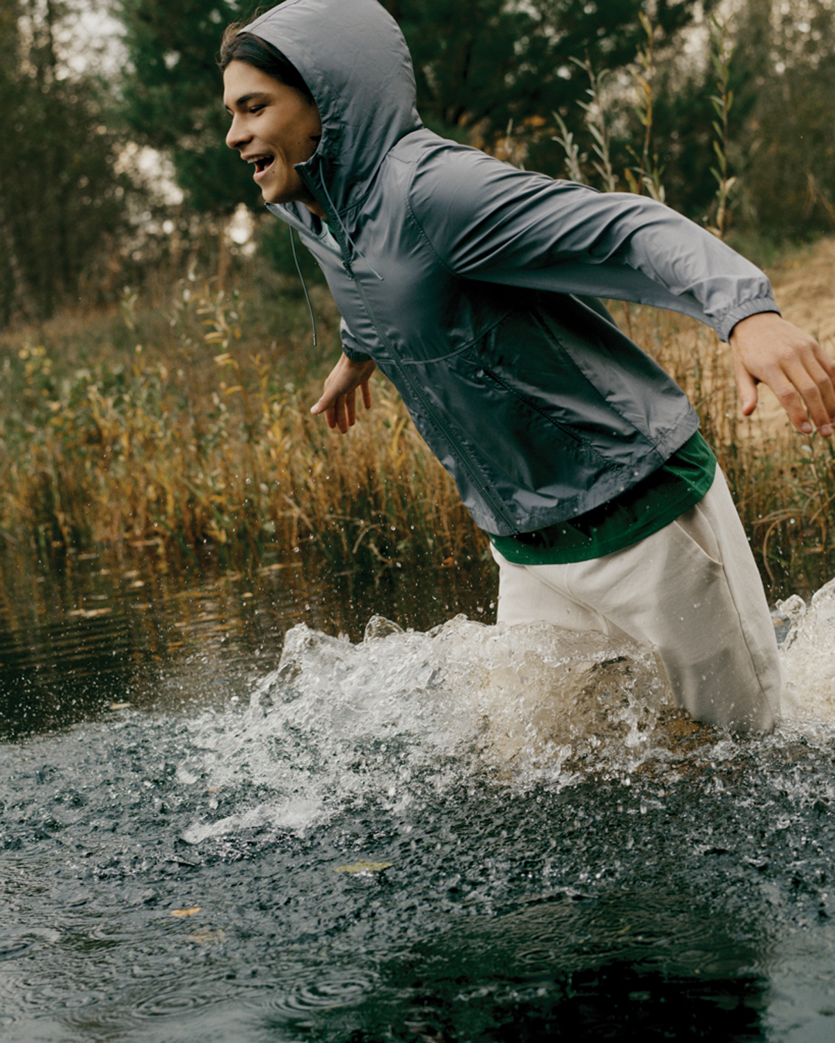 Ветровка Iqoniq Logan из переработанного полиэстера AWARE™, унисекс, 70 г/м²