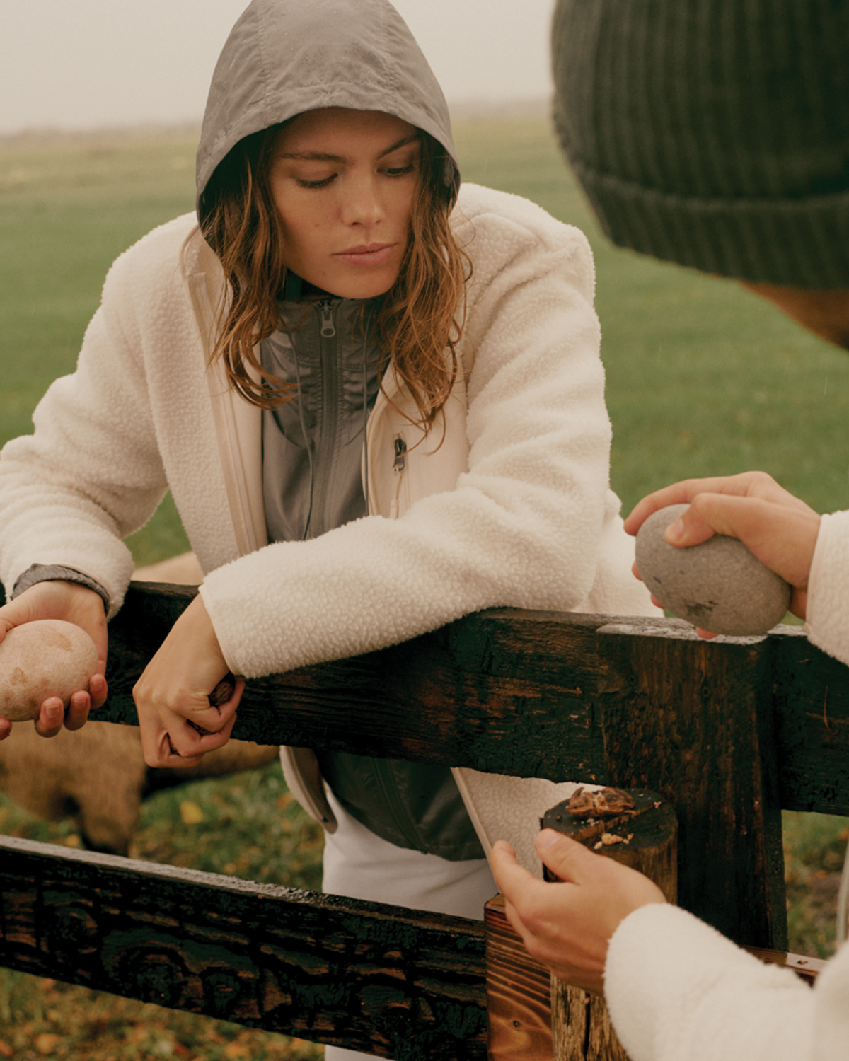 Ветровка Iqoniq Logan из переработанного полиэстера AWARE™, унисекс, 70 г/м²